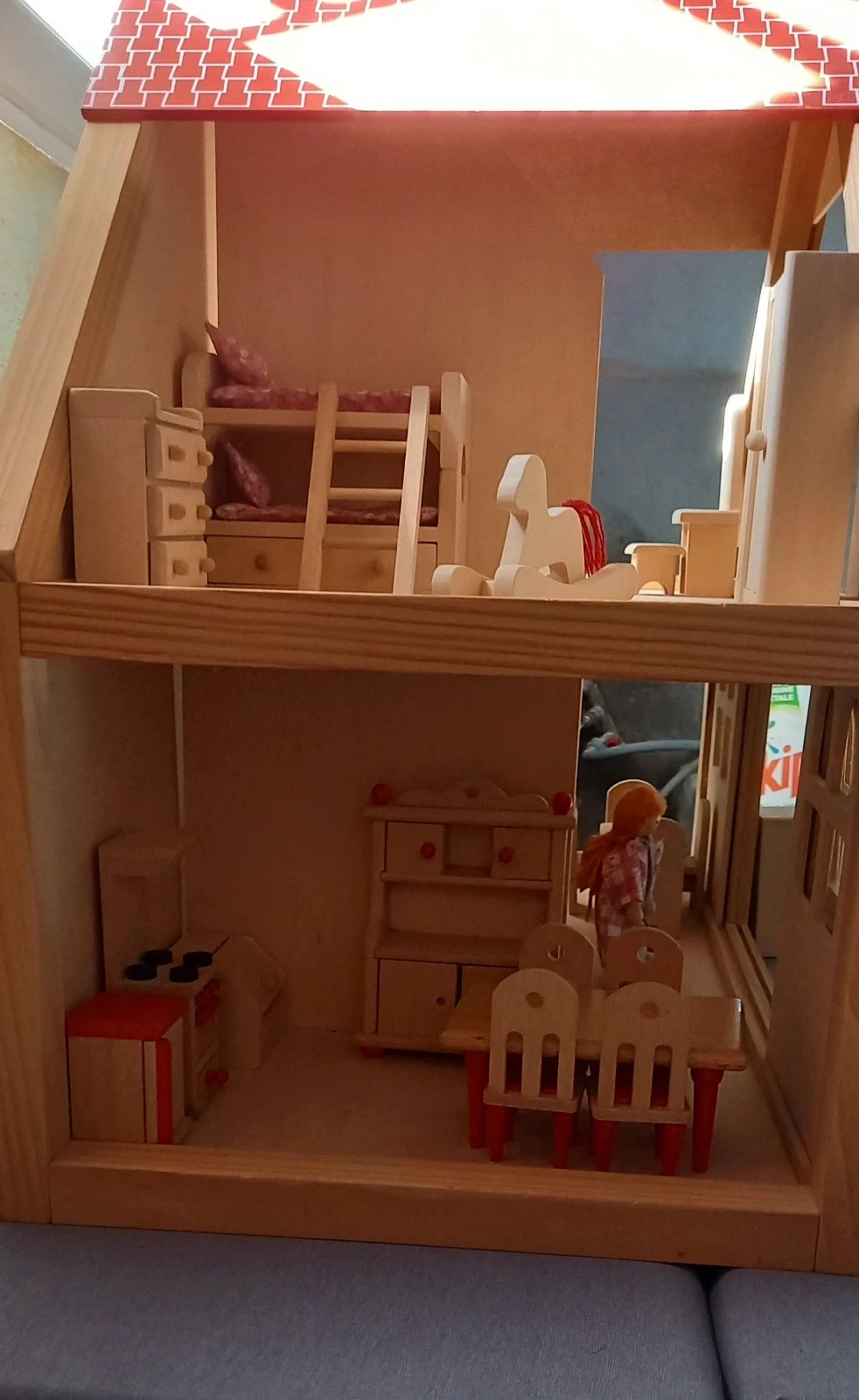 Maison de poupée en bois et mobilier – photo 10
